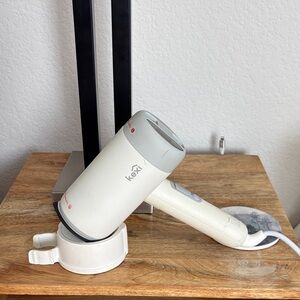 Handheld steamer